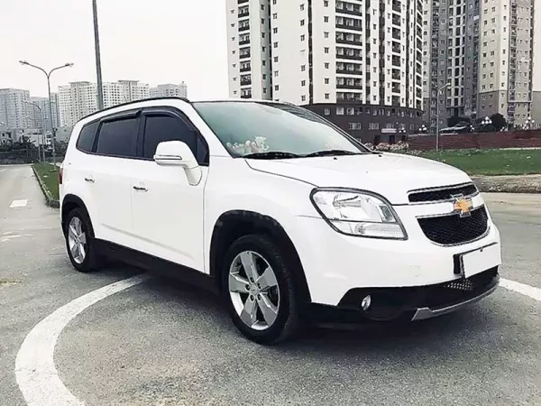 Dịch vụ thay Kính chắn gió xe Chevrolet Orlando tận nơi